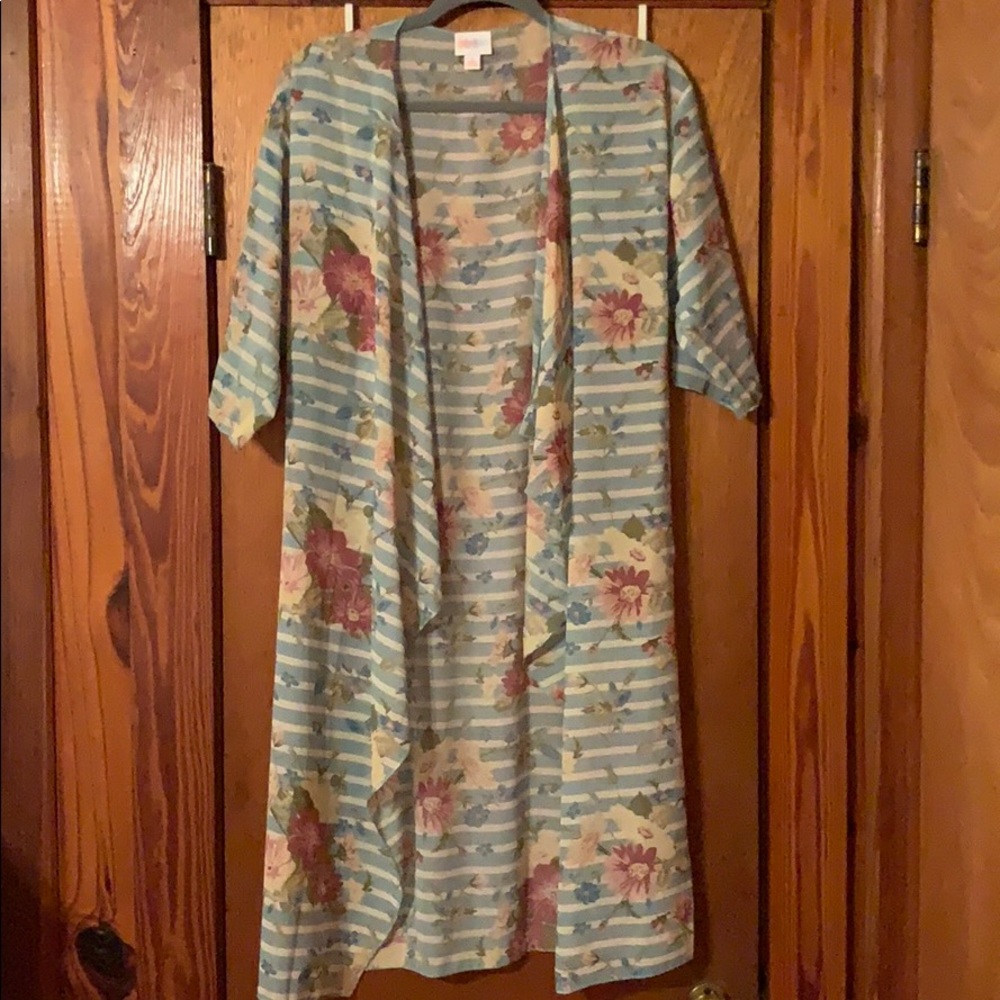 Beautiful floral print Lularoe Shirley